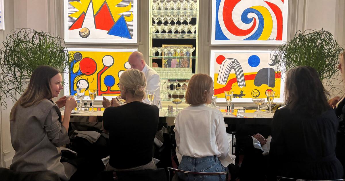 Grâce à des ventes aux allures d’expositions, les maisons d’enchères courtisent les riches clients, mais fâchent les galeries d’art