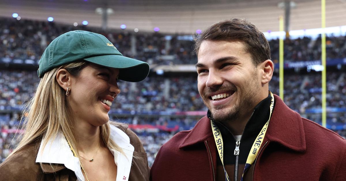 Iris Mittenaere et Antoine Dupont s’affichent plus amoureux que jamais au Stade de France