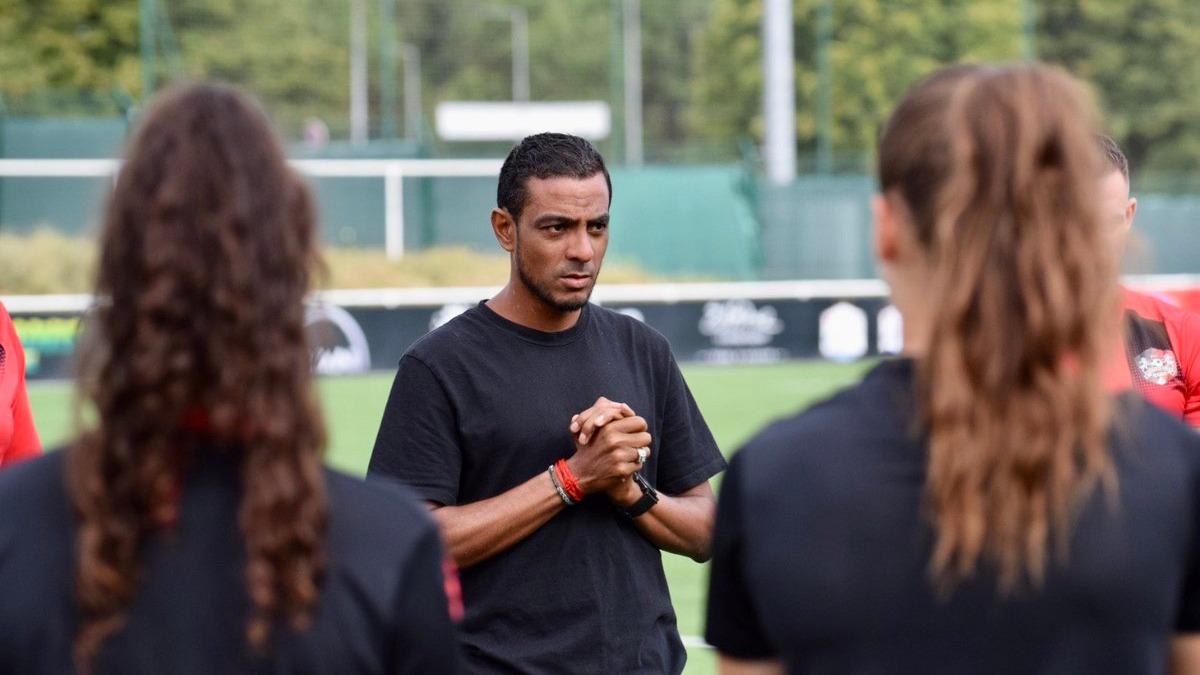 «Les filles sont plus rigoureuses, à l'écoute et disciplinées»: Entraîner dans le foot féminin ou masculin, quelle différence ?