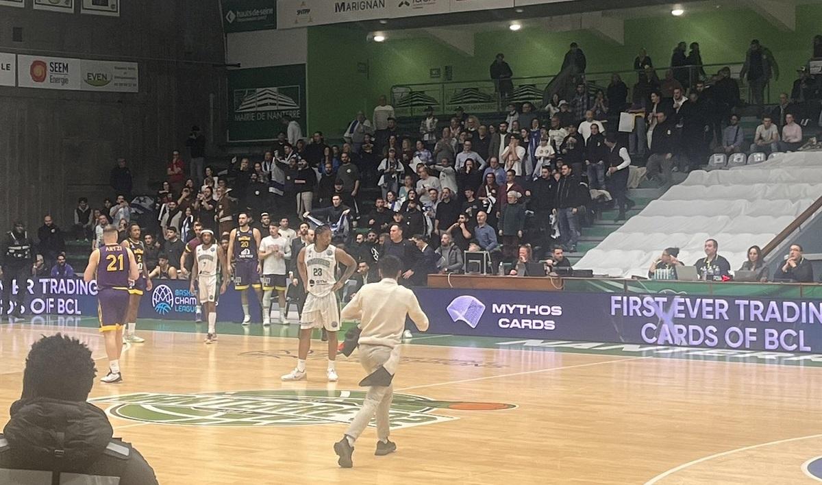 Basket : à Nanterre, un match de Ligue des champions interrompu après l’irruption d’un militant propalestinien