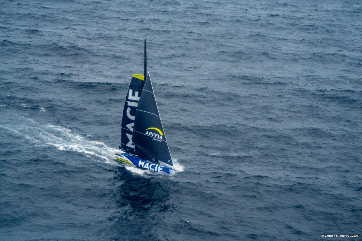 Vendée Globe : toujours plus proche de l’arrivée, Charlie Dalin maintient son avance