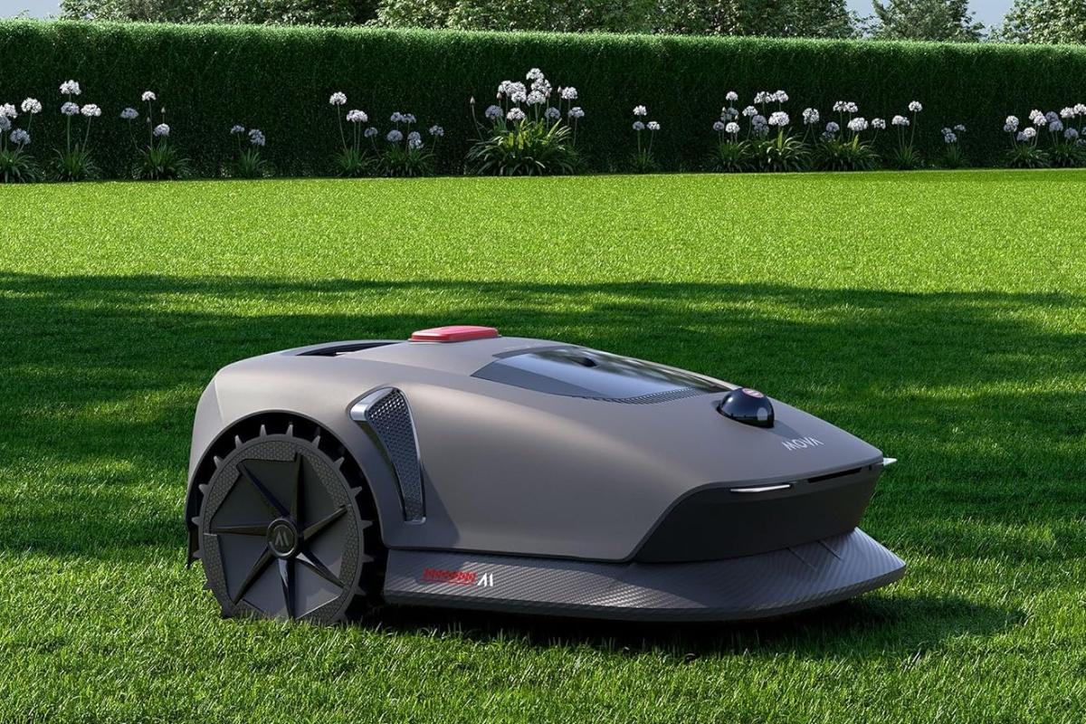 Comment choisir un robot tondeuse adapté à votre jardin ? Voici 5 modèles à prix cassé