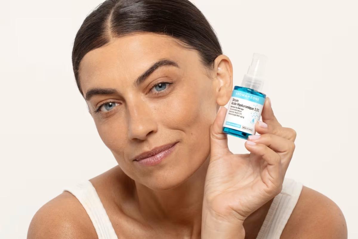 Jusqu’à 35 fois plus concentré que ses concurrents, ce sérum Aroma-Zone à l’acide hyaluronique est l’un des meilleurs du marché