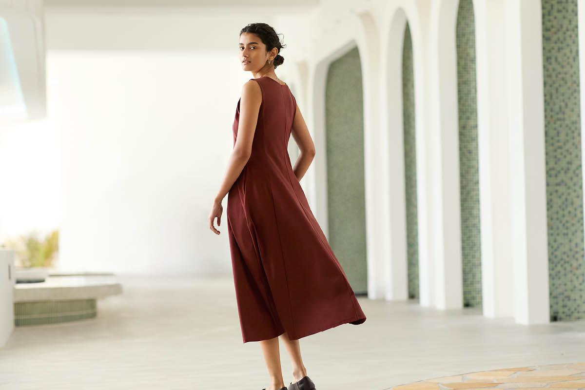 Parfaites pour le printemps, UNIQLO dévoile 3 robes longues adaptées à toutes les morphologies