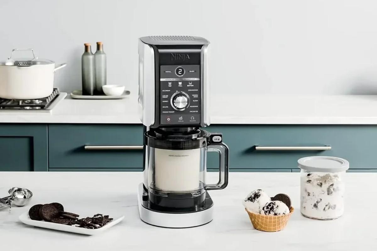 Le Ninja CREAMi Deluxe transforme n’importe quel ingrédient en glace maison en quelques minutes