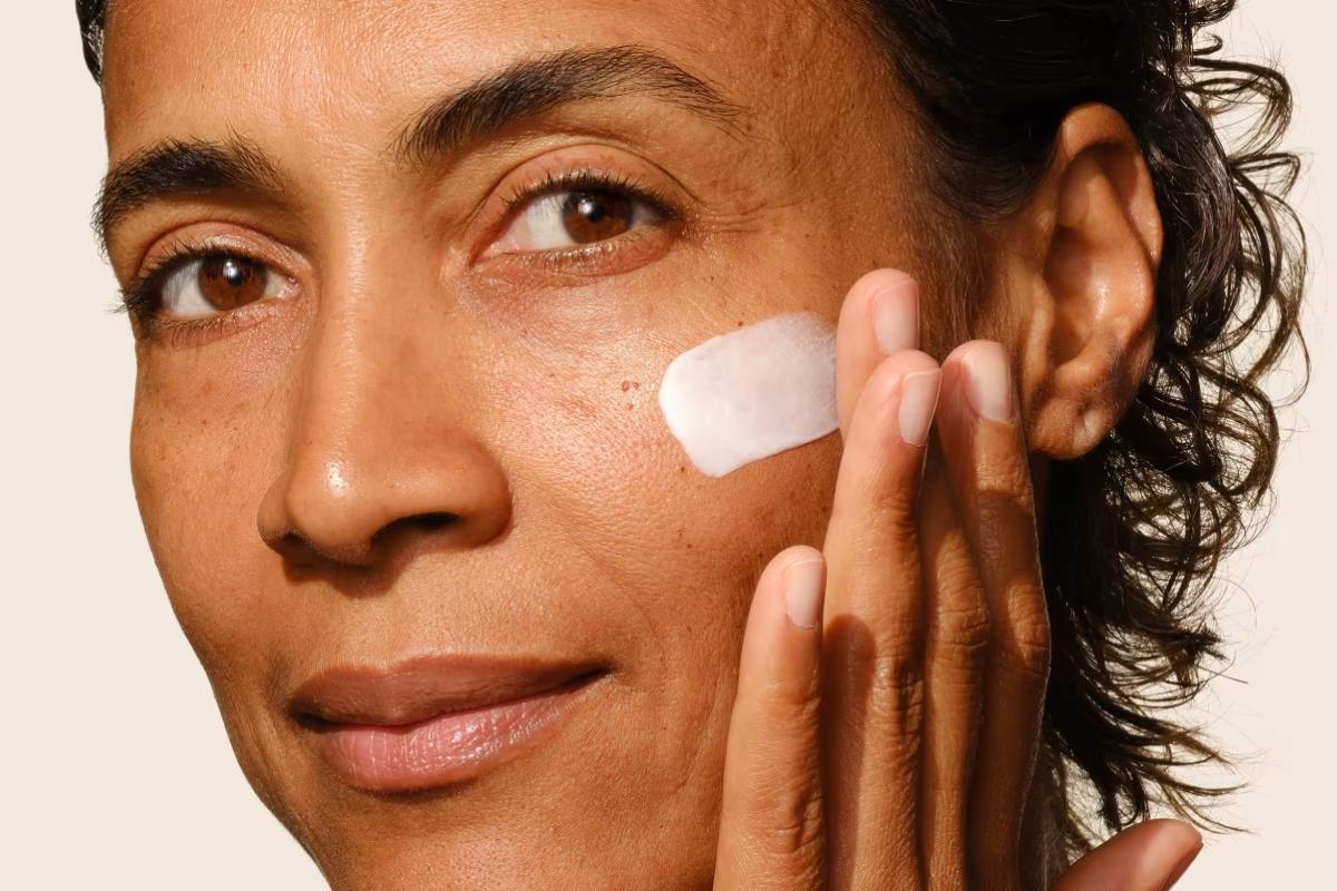 Adieu les taches pigmentaires : la nouvelle crème Aroma-Zone transforme visiblement votre peau en 7 jours