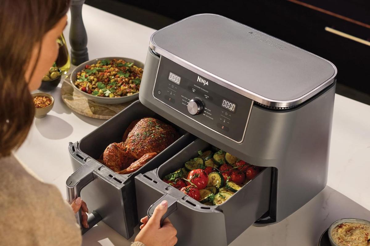 Plus besoin de four : cet airfryer Ninja double zone grand format voit son prix chuter (-35 % de remise immédiate)