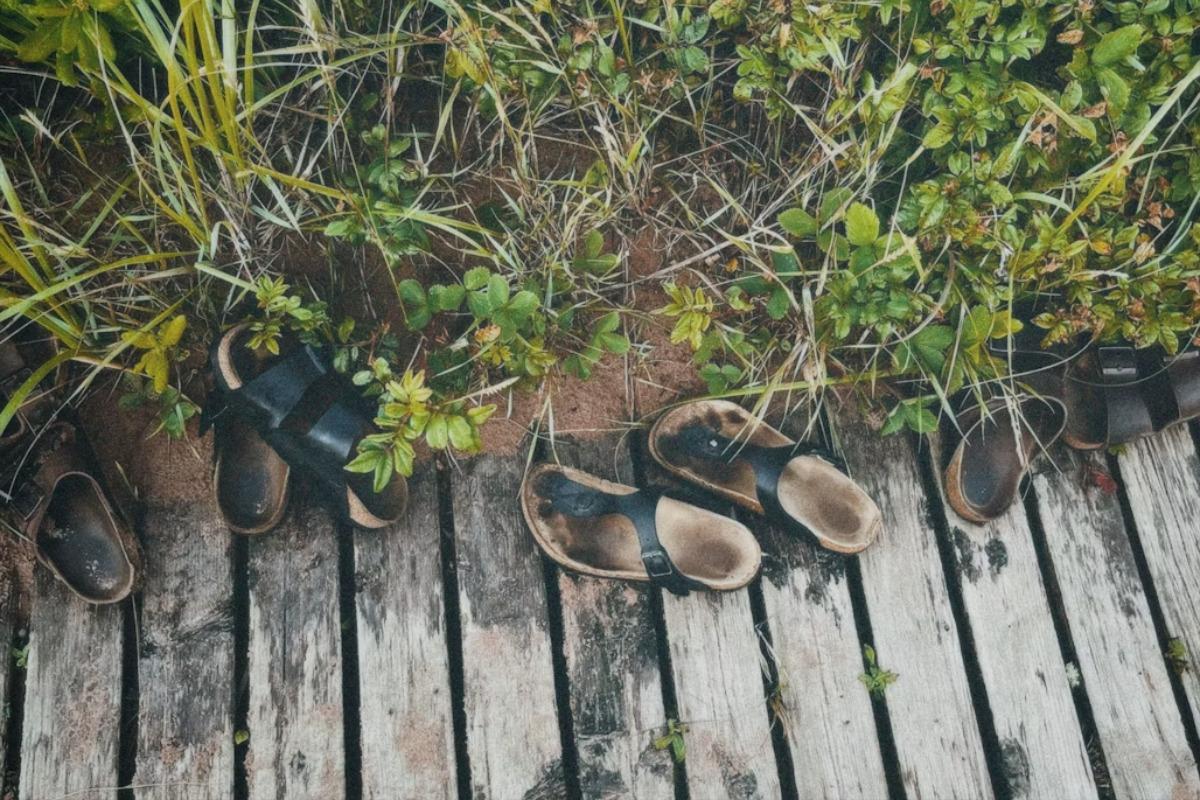 Décrasser la semelle de ses Birkenstock : je vous partage la méthode miracle que j’utilise après chaque été