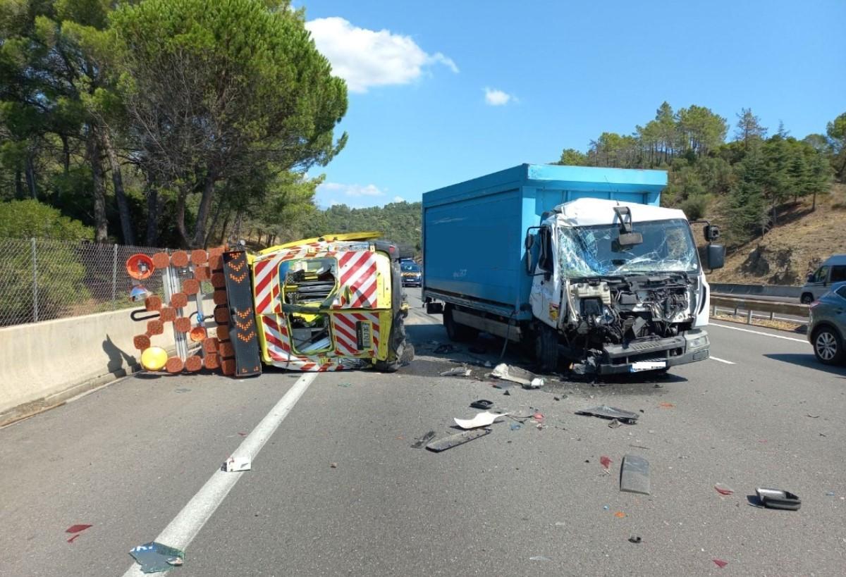 Var : le fourgon d’un patrouilleur autoroutier violemment percuté par un camion