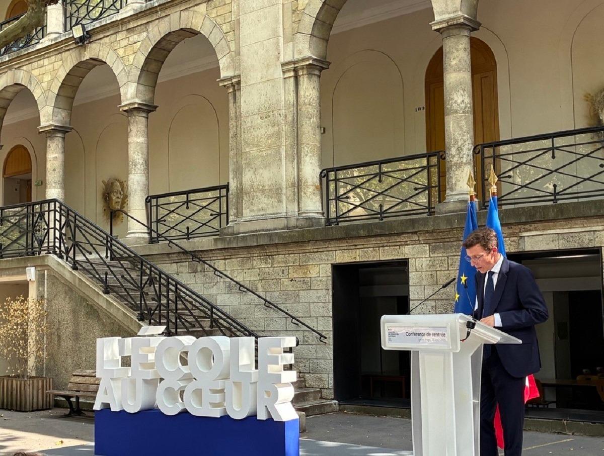 EN DIRECT - Questionnaire sur les violences sexuelles, interdiction des smartphones... Suivez la conférence de rentrée du ministre de l’Éducation nationale