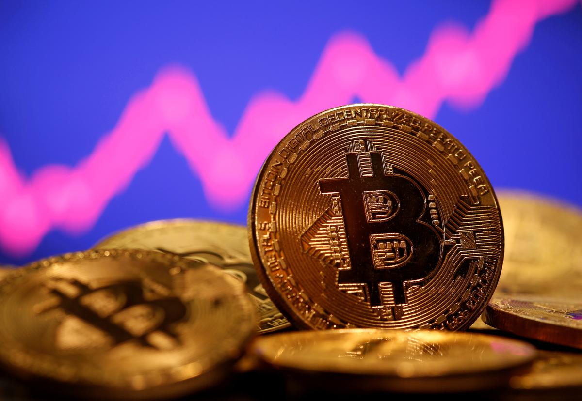 Bitcoin : la cryptomonnaie chute après avoir enchaîné les records