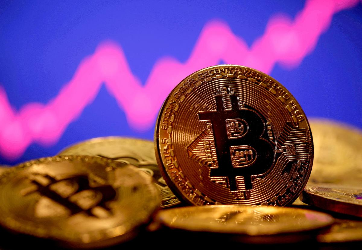 Le bitcoin dépasse 25.000 dollars et monte au plus haut depuis juin