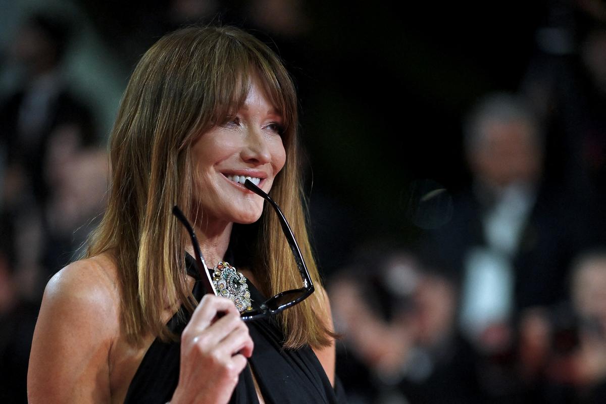 Je suis incapable de me modrer, donc j'ai exclu les drogues de ma vie : Carla  Bruni se confie sur ses addictions passes