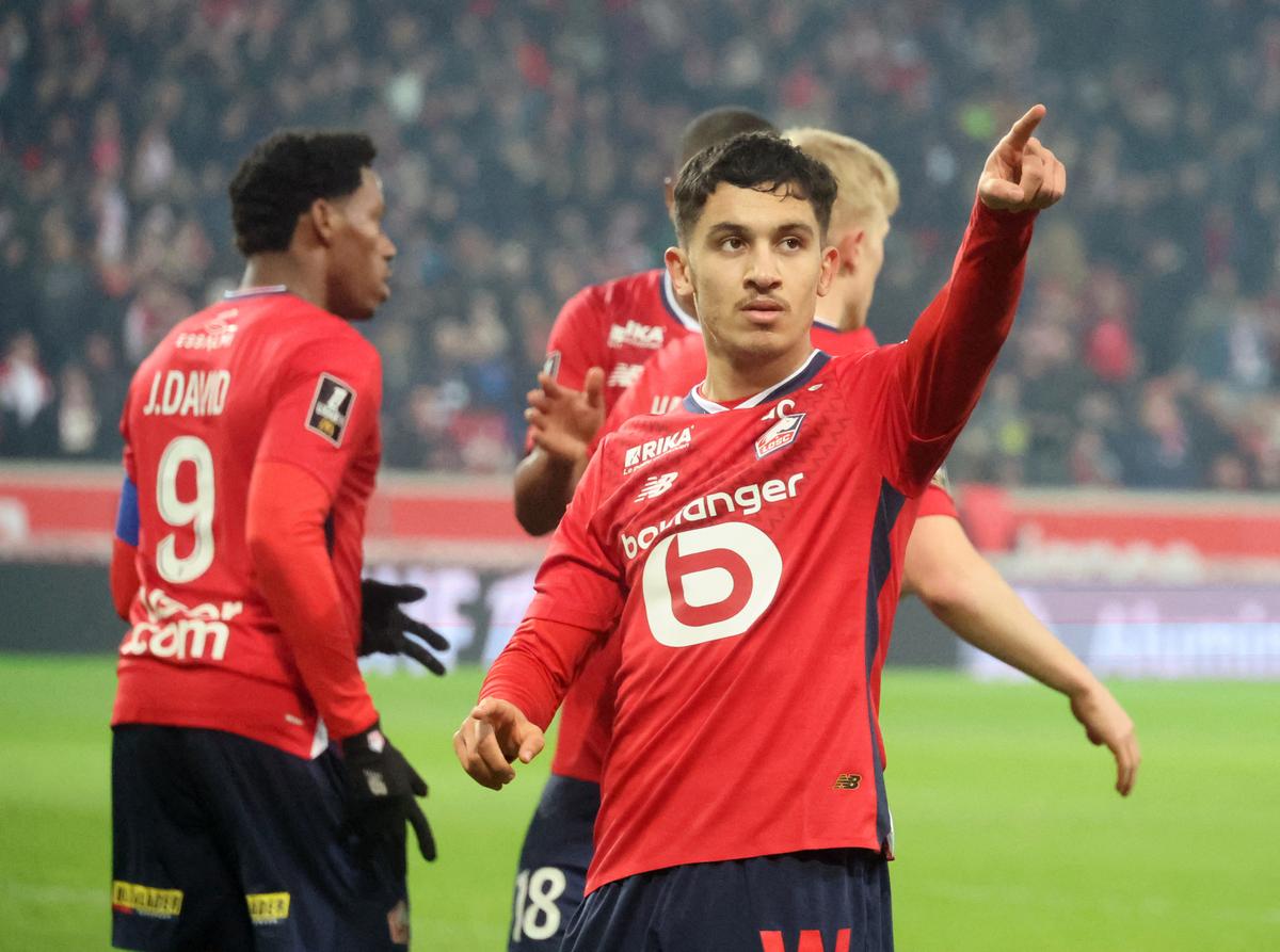 PETIT PENION 10*9 CM AS.SAINT-ETIENNE Vs LILLE LOSC 16