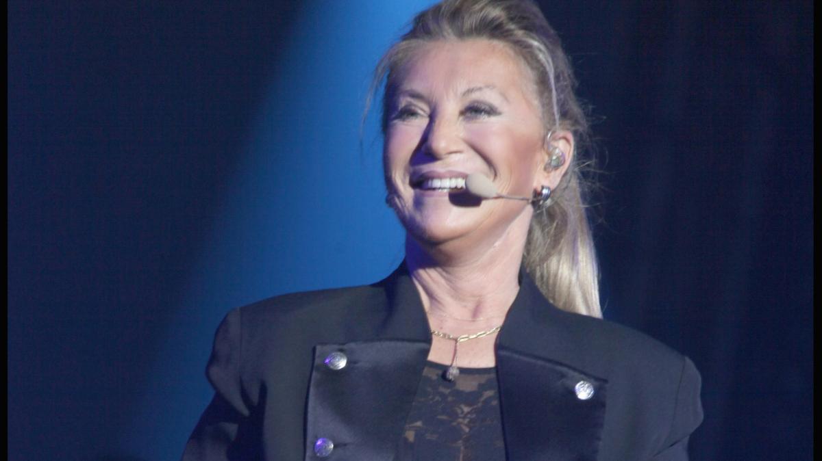 GALA VIDEO - Sheila révèle le secret de son incroyable forme à 79 ans : “Je travaille mon corps en permanence”