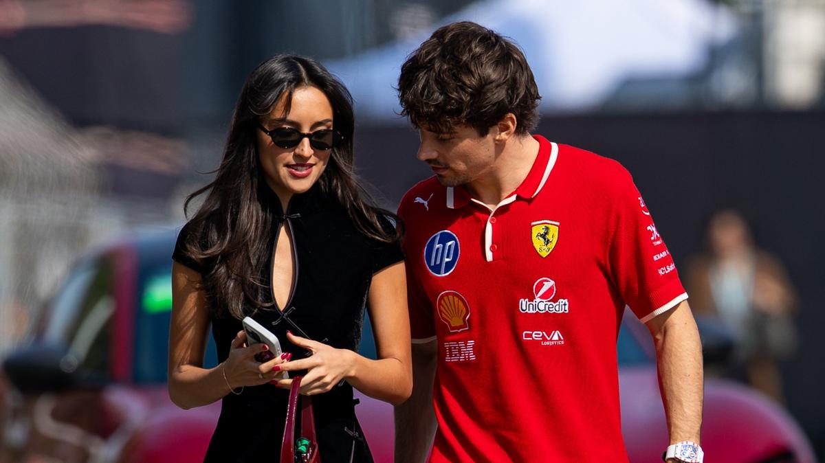 Alexandra Saint Mleux, petite amie de Charles Leclerc, poustouflante au  Grand Prix de Shanghai