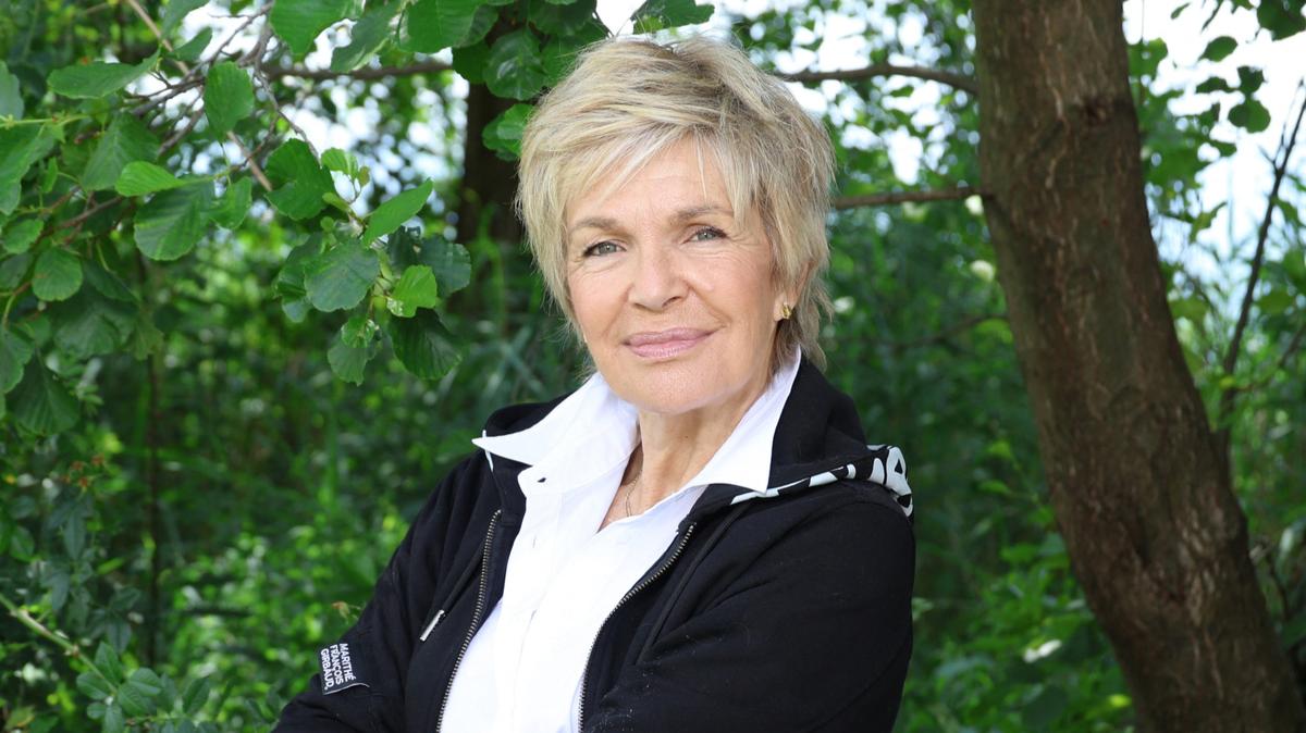 GALA VIDEO - De nouveau maman à 68 ans, Véronique Jannot n’a jamais eu  autant d’amour à donner !