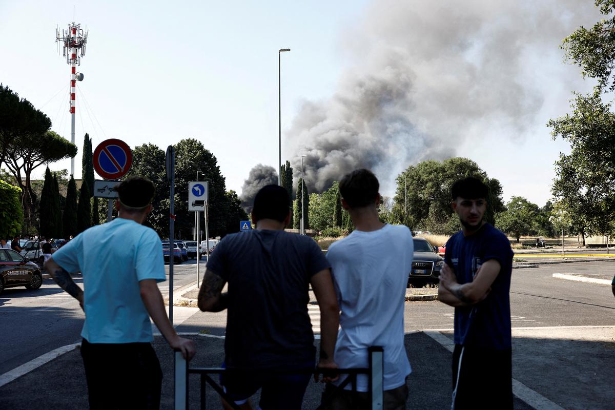 Rome: les images de l'&eacute;norme explosion d'une station-service, causant au  moins 10 bless&eacute;s