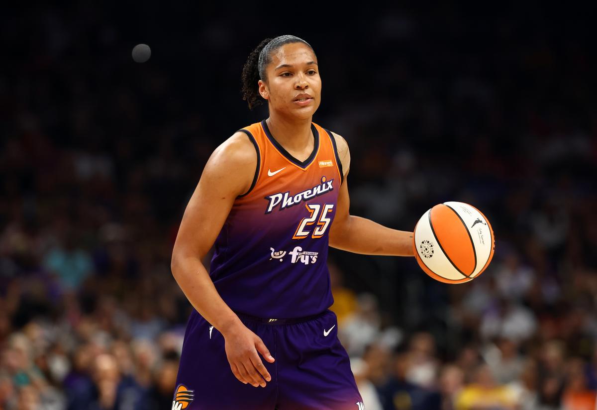 Basket (F) : un groupe de cryptomonnaies revendique le «buzz viral» des  lancers de sex-toys sur les parquets