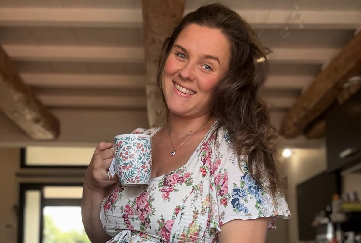 Lucile (L'amour est dans le pré) : même en vacances, sa fille Capucine met  la main à la pâte !