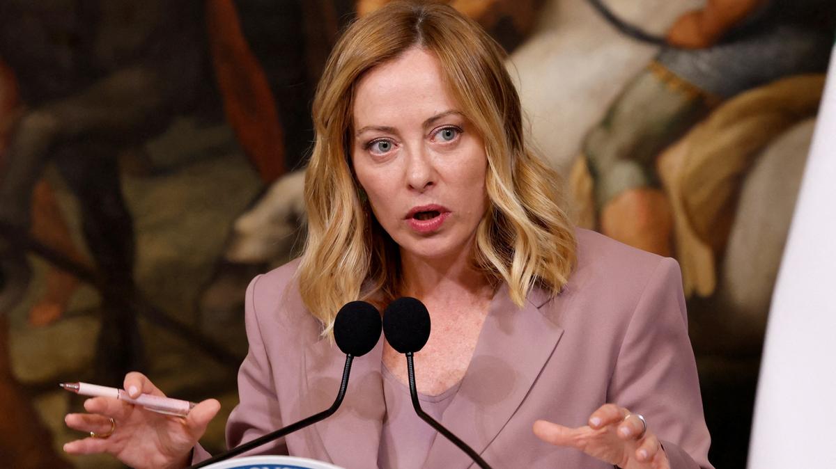 Soutenir l'Ukraine sans envoyer de troupes : l'exercice d'équilibriste de  Giorgia Meloni