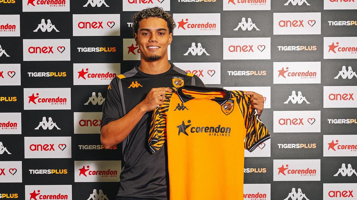 Sexo etiane etiane Felix e Xuliana Furacas fazendo menage