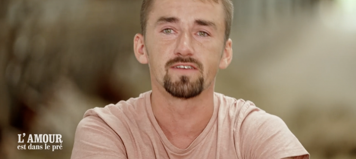 Fabien (L’amour est dans le pré) fond en larmes en évoquant son grand frère Étienne, une séquence riche en émotions