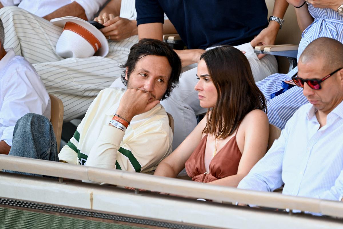 Roland-Garros : Vianney en tribunes, avec sa femme Catherine Robert enceinte de leur deuxième enfant