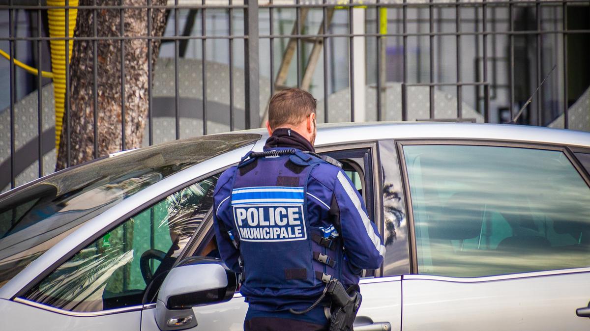 Refus d’obtempérer au Cannet : deux policiers blessés