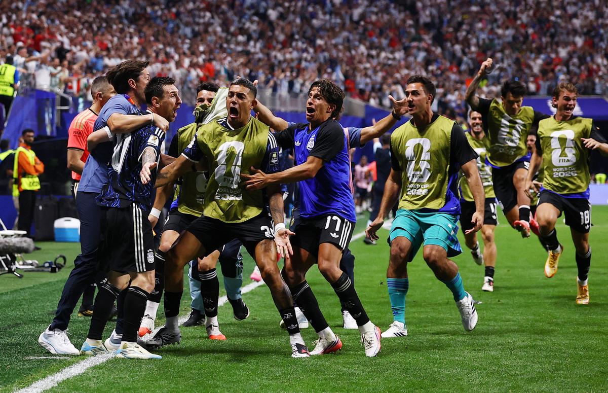 Les joueurs argentins célèbrent leur qualification pour la finale du Mondial 2026