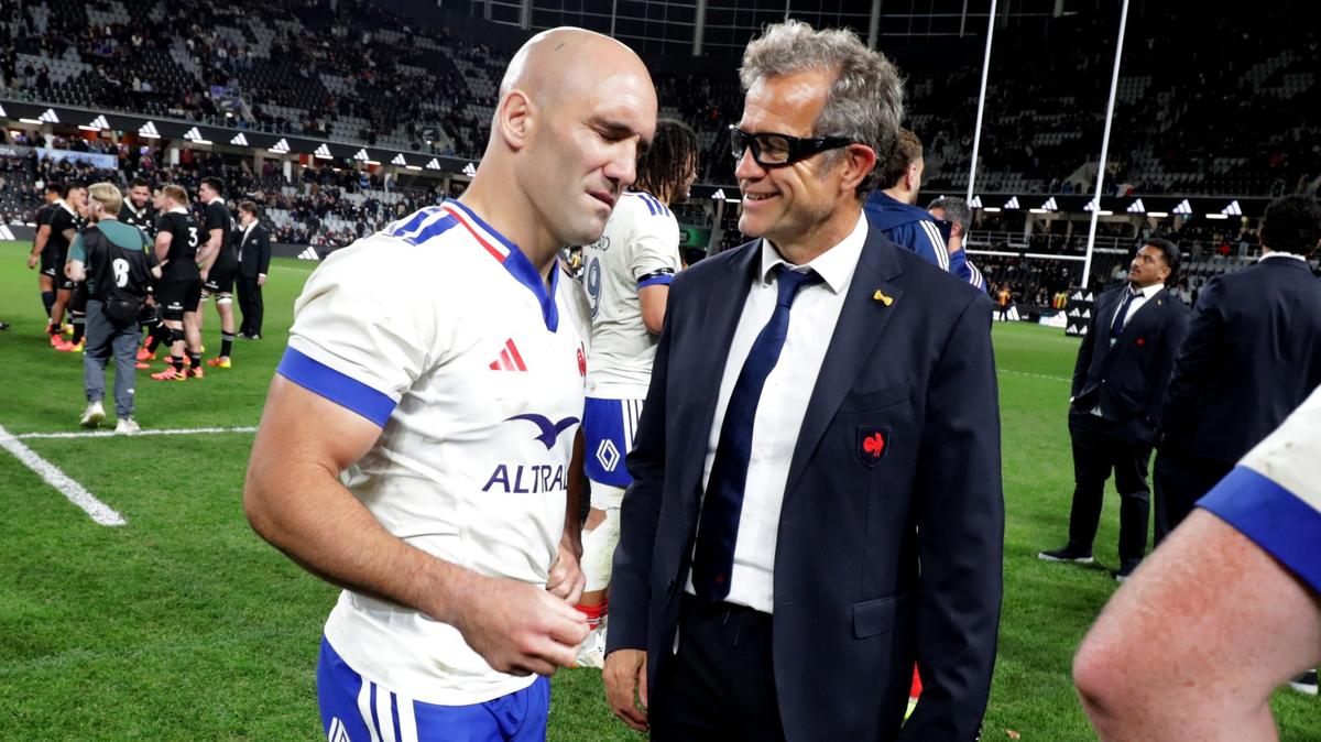 Maxime Lucu et Fabien Galthié avec le XV de France