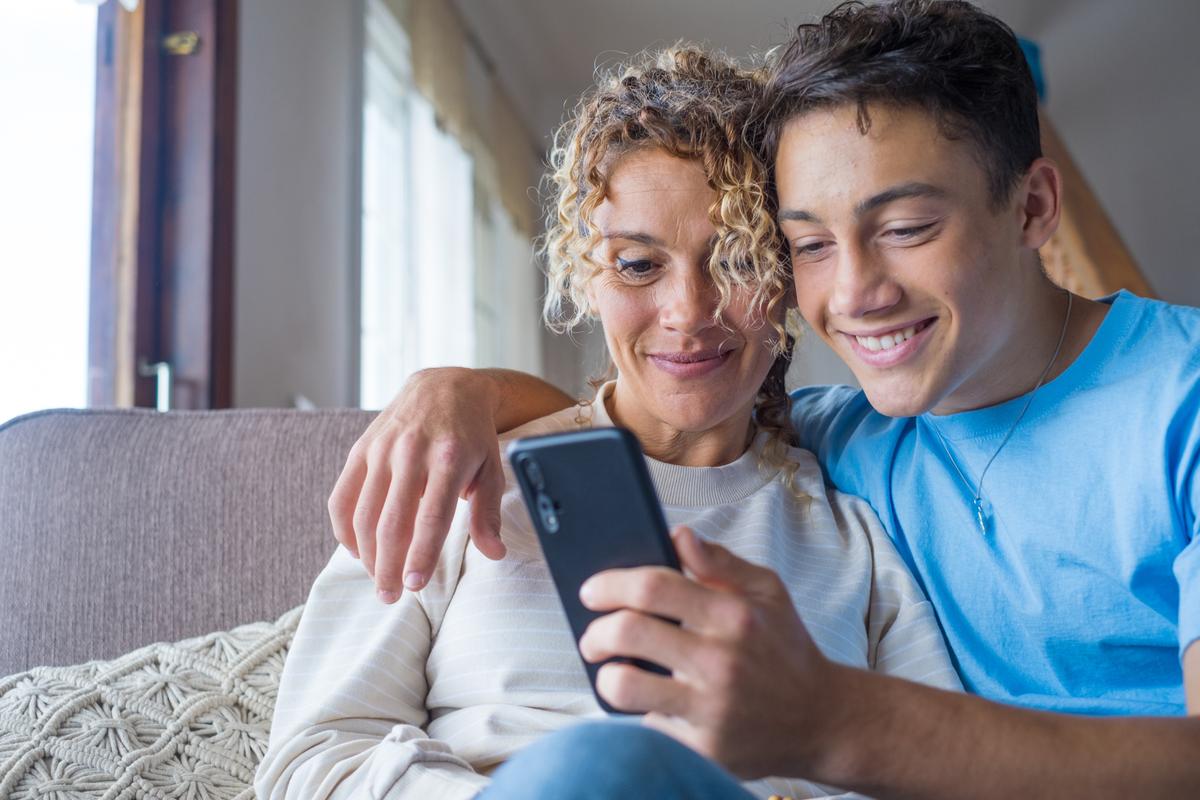 «Chichi», «cool Raoul», «scred»… Saurez-vous deviner l’âge des personnes employant ces expressions ?