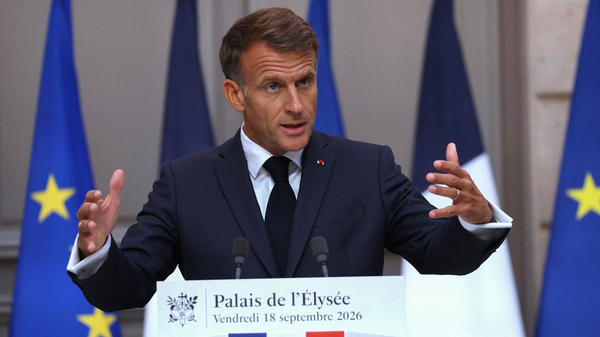 À l’aube de la campagne présidentielle, Emmanuel Macron expose aux candidats un décor de crises internationales