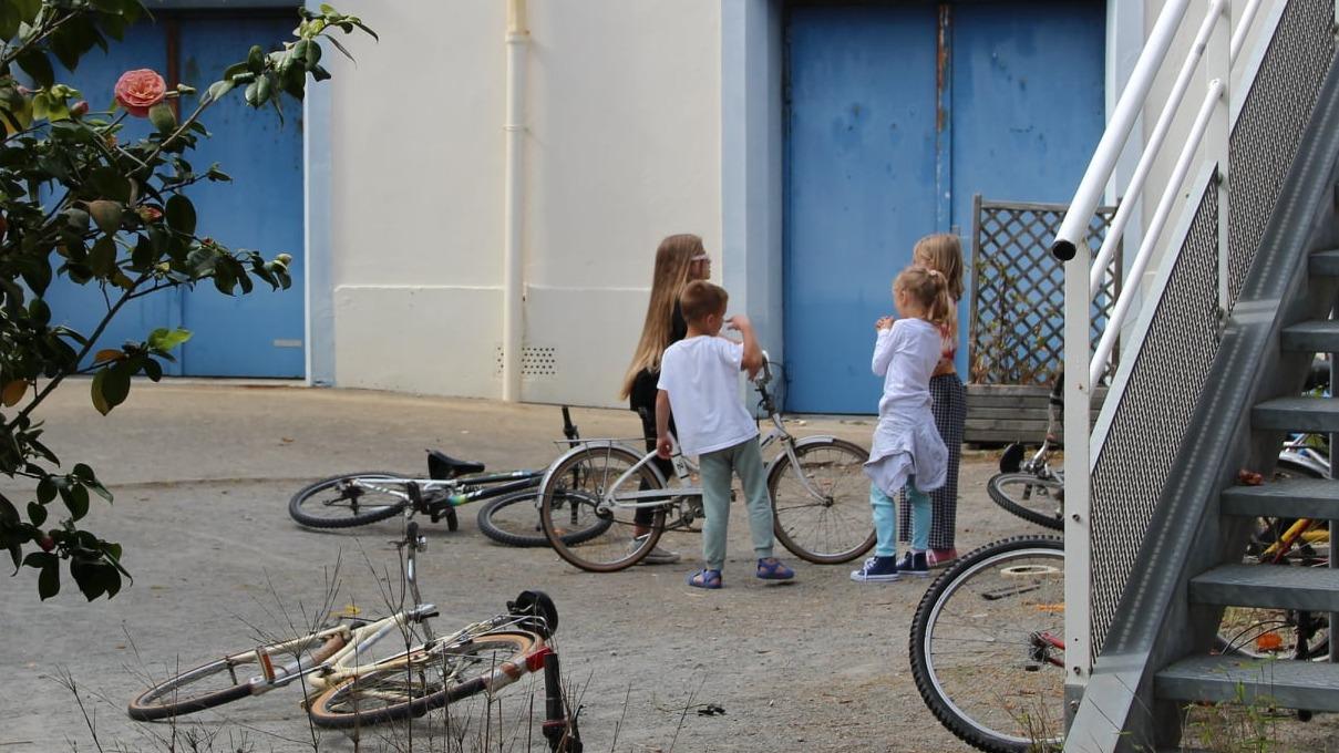 «On ferme à clé et c’est dehors, avec les enfants» : à La Turballe, des réfugiés ukrainiens priés d’évacuer un hôtel en plein hiver