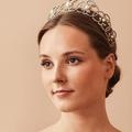 La princesse Ingrid Alexandra de Norvège fait son entrée royale en diadème Boucheron