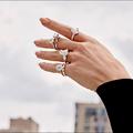 Choisir et essayer sa bague de fiançailles en ligne