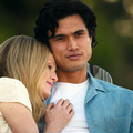 Julianne Moore et Charles Melton dans May December.