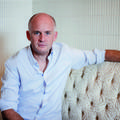 Oliver Burkeman, journaliste star du Guardian, publie un anti-manuel de la gestion du temps, devenu un best-seller mondial .