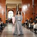 Le jeu de la reine au Louvre : que faut-il retenir du défilé Louis Vuitton ?