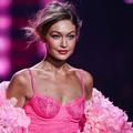 Gigi Hadid lors du défilé Victoria’s Secret 2025. (New York, le 15 octobre 2025.)