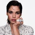 Montre J12 en céramique et diamants et une Coco en charm’s, Chanel Horlogerie.