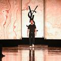 Saint Laurent printemps-été 2027 : le final du dernier défilé d'Anthony Vaccarello avec Charlotte Gainsbourg