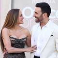 Jennifer Lopez et Brett Goldstein à l’avant-première du film Office Romance. (Hollywood, le 26 mai 2026.)