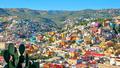 Guanajuato, capitale de l’état éponyme, blottie dans une vallée à 2000 m.