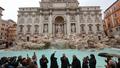 Rome : la fontaine de Trevi rouvre après un nettoyage et contingente les touristes