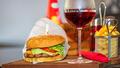 Un Big Mac et un petit verre : la courte époque où il était possible de boire du vin chez McDonald’s