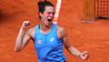 Loïs Boisson celebrates her victory at Roland Garros