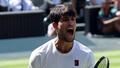 Carlos Alcaraz, double tenant du titre, n’est plus qu’à une marche d’un triplé historique à Wimbledon.