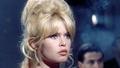 Brigitte Bardot, une écriture fleurie et des piques acérées