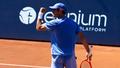 Tennis : service à la cuillère sur balle de match, poignée de main fraîche... Ambiance tendue à Barcelone